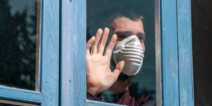 Τι κάνουμε όταν έχουμε κρούσμα κορωνοϊού στο σπίτι – Οι 12 «εντολές» για τη φροντίδα των ασθενών