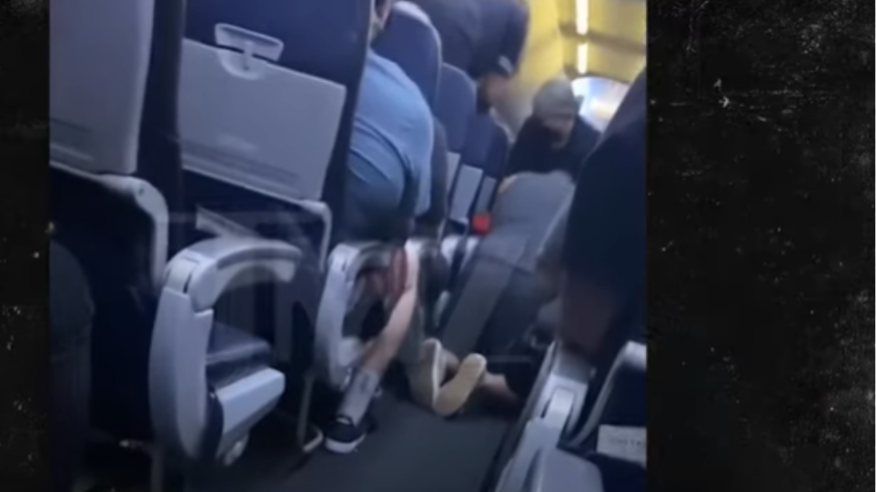 Τρόμος σε αεροπλάνο της «United»: Ασθενής με κορωνοϊό πέθανε κατά τη διάρκεια της πτήσης
