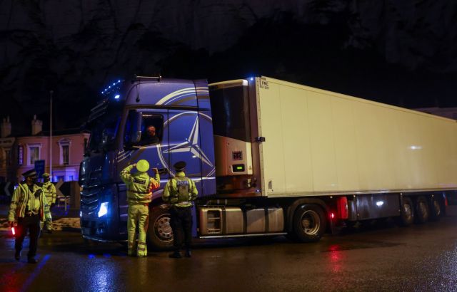 Συμφωνία Γαλλίας – Βρετανίας : Ανοιξε το λιμάνι του Ντόβερ με… τεστ κορωνοϊού