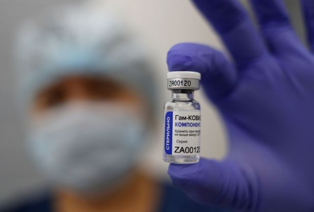 Κορωνοϊός – Μόσιαλος : Τι απαντά στους γονείς που ανησυχούν για το αν πρέπει να εμβολιάσουν τα παιδιά τους