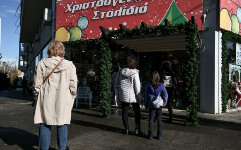 Εποχικά καταστήματα : Πρεμιέρα με «ουρές» λόγω των περιοριστικών μέτρων