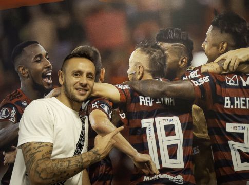 Ο Ραφίνια επέστρεψε στη Φλαμένγκο (Vid, Pics)