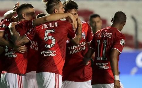 Η Ρίβερ Πλέιτ στον δρόμο της Παλμέιρας του Αμπέλ Φερέιρα