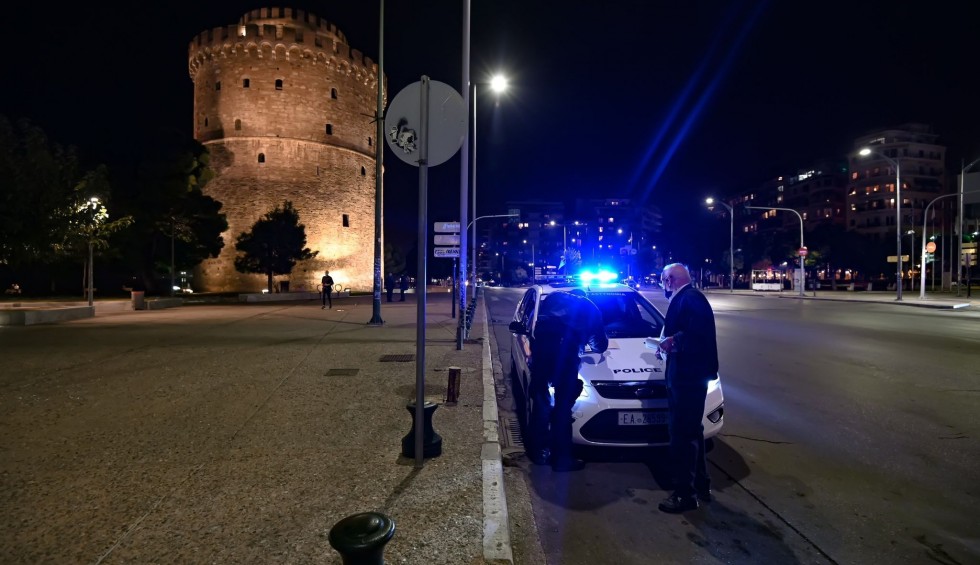 Θεσσαλονίκη : Έβλεπαν το ΠΑΟΚ-Παναθηναϊκός σε καφετέρια και τους έπιασε η Αστυνομία