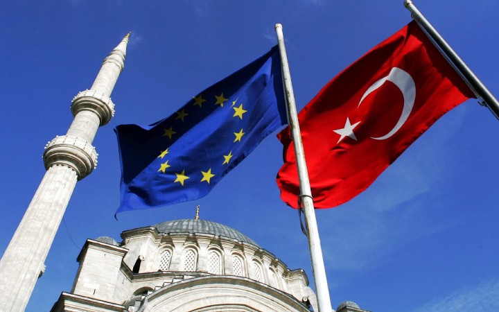 Γιατί μπορεί και εκβιάζει η Τουρκία και ποια τα λάθη της Ευρώπης