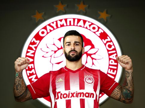 Ο Τιάγκο Σίλβα δεν ήρθε στον Ολυμπιακό για να κοιτάζει… (Vids)