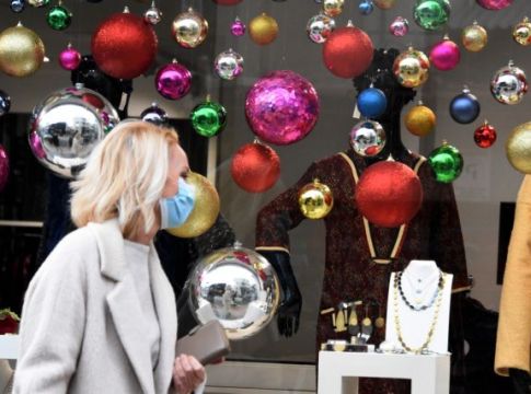 Αποστειρωμένα Χριστούγεννα με ελέγχους και μέτρα – Ρεβεγιόν με… λίγους και μετακίνηση 6 μέχρι τις 22:00