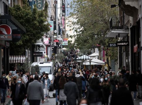 Κορωνοϊός : Κώδωνας κινδύνου από τους επιστήμονες, ενώ οι έμποροι ετοιμάζονται