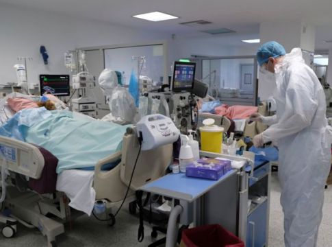 Μητέρα δύο παιδιών ο 16ος υγειονομικός που πέθανε από κορωνοϊό