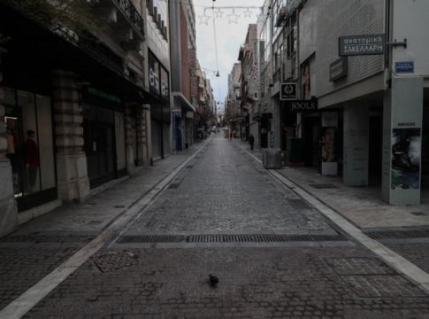 Κορωνοϊός : Ξανά κοντά στα 1.000 κρούσματα – Στον αέρα ο σχεδιασμός για άρση του lockdown