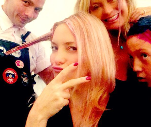Αυτή η κυρία με το ροζ μαλλί…είναι η Kate Hudson!