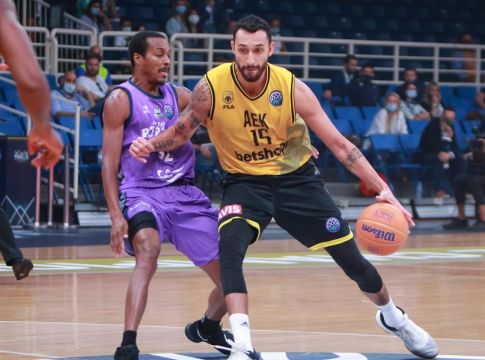 Μένει τελικά στην ΑΕΚ ο Χρυσικόπουλος