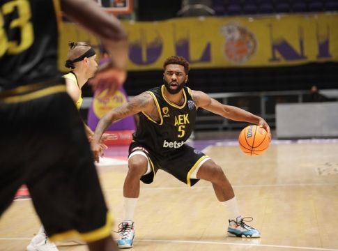 Το πεντάλεπτο της κατάρρευσης της ΑΕΚ κόντρα στη Χολόν (vid)