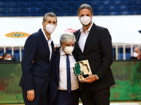 Παναθηναϊκός : Διαμαντίδης και Αλβέρτης τίμησαν τον Μάνο Παπαδόπουλο (vid)