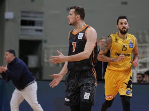 ΑΕΚ – Προμηθέας : Η αποβολή του Αγραβάνη (vid)