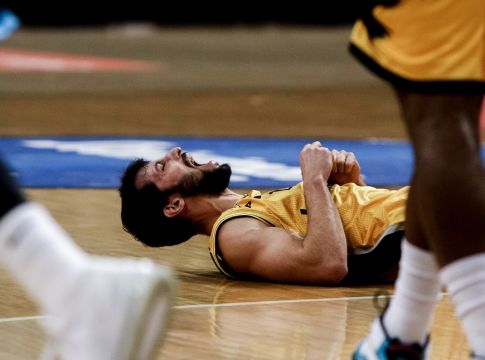 ΑΕΚ : Ο σοκαριστικός τραυματισμός του Γκίκα (vid)