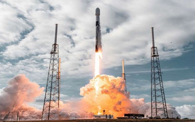 H Space X σπάει τα ρεκόρ με ταυτόχρονη εκτόξευση 143 δορυφόρων
