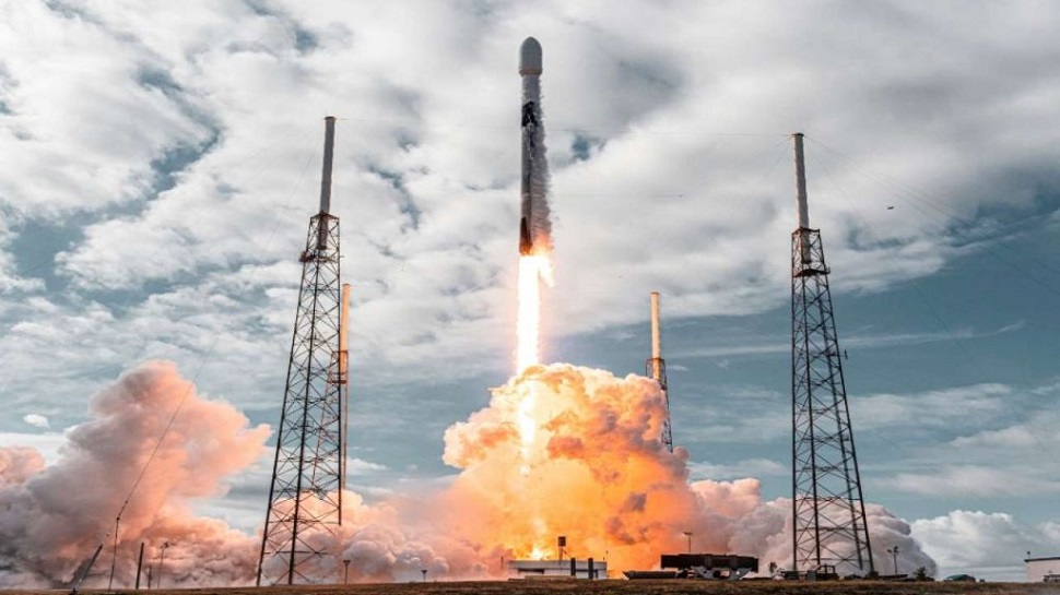 H Space X σπάει τα ρεκόρ με ταυτόχρονη εκτόξευση 143 δορυφόρων