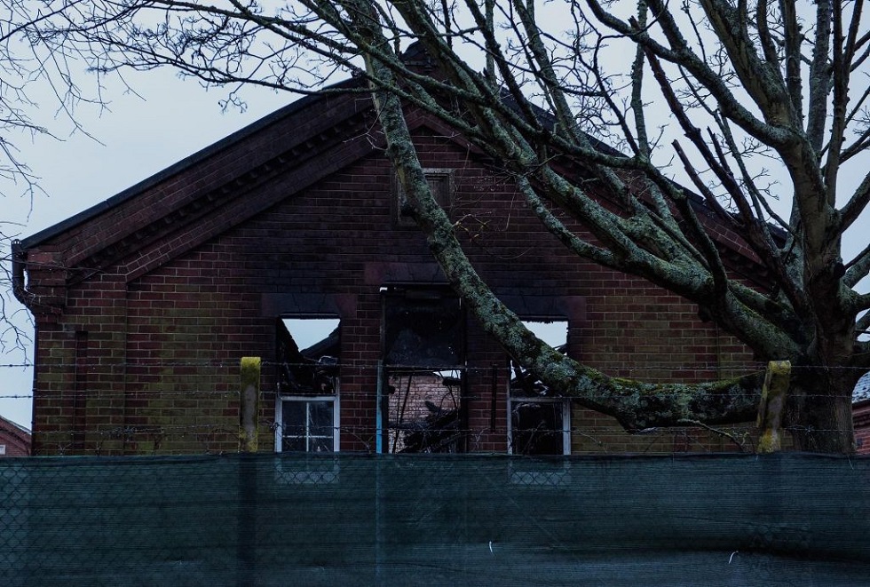 Βρετανία : Φωτιά σε κέντρο φιλοξενίας προσφύγων – Πέντε συλλήψεις