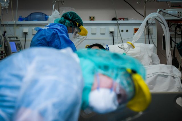 «Πανικοβλήθηκα… έχω χάσει τις μέρες» : Συγκλονίζει νοσηλευτής που πέθανε από κορωνοϊό
