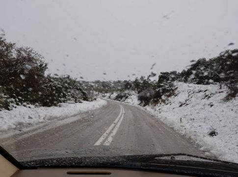 Εκτακτο δελτίο καιρού : Ερχονται θυελλώδεις άνεμοι και πυκνές χιονοπτώσεις