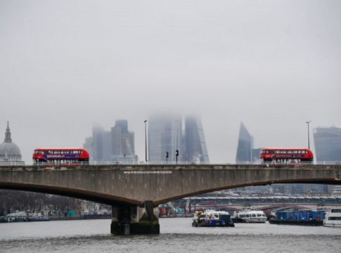 Σταματά να δέχεται επισκέπτες από τη Λατινική Αμερική η Βρετανία