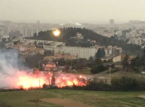 Βίντεο με την εκτόξευση δεκάδων φωτοβολίδων από οπαδούς της Μαρσέιγ