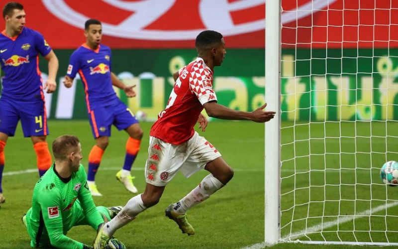Ήττα σοκ για τη Λειψία (3-2), σπουδαία νίκη για τη Βόλφσμπουργκ (0-1, vids)