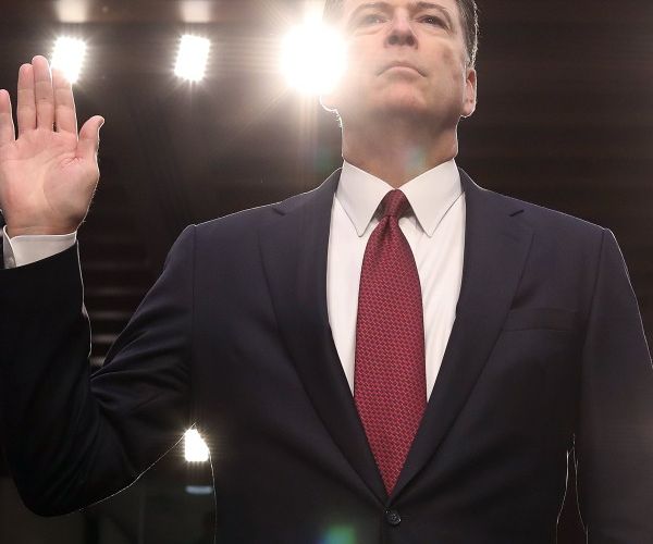 «Εκπέμπει κακία» : Ο πρώην διευθυντής του FBI που «έφερε τον Τραμπ στην εξουσία» μιλά για τον απερχόμενο πρόεδρο