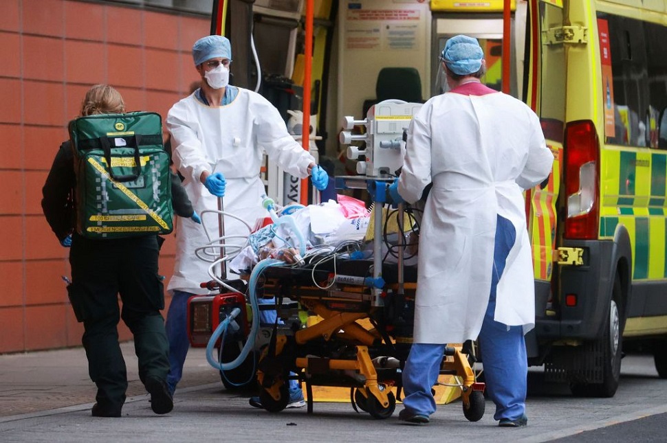Κορωνοϊός : Πάνω από 1.600 νεκροί σε μόλις 24 ώρες στη Βρετανία