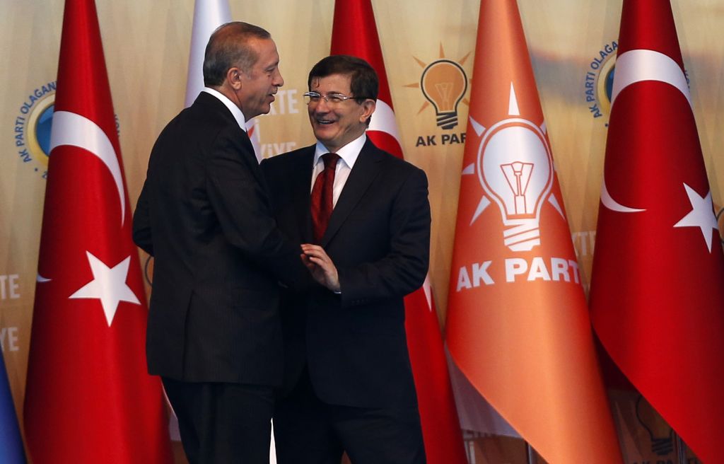 Τουρκία : Προειδοποίηση Νταβούτογλου σε Ερντογάν – «Θέλουν να σε καθαρίσουν»