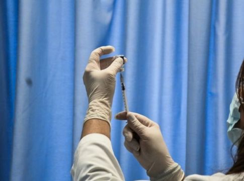 Εμβολιασμοί : Ανοίγει την Παρασκευή η πλατφόρμα για τις ευπαθείς ομάδες
