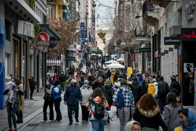Ουρές στο κρύο για ψώνια : Τήρησαν τα μέτρα και στήριξαν την οικονομία
