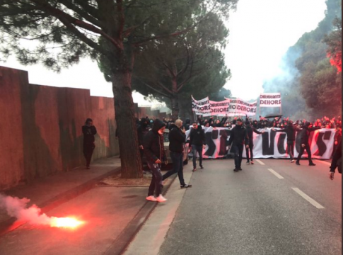 Ντου των οπαδών της Μαρσέιγ στο προπονητικό κέντρο (pics)
