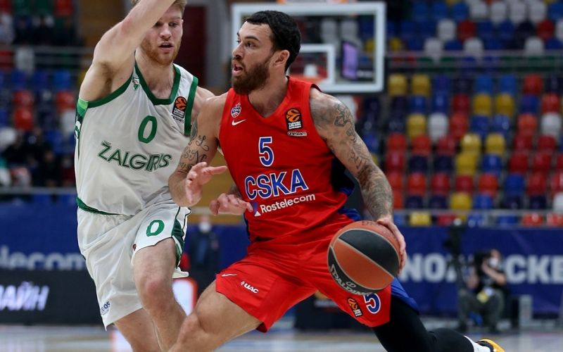Βατούτιν : «Ο Τζέιμς μπορεί να βρει ομάδα στο NBA φέτος ή του χρόνου»