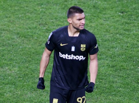 Ρόουζ : «Όλη η ομάδα δουλεύει για την άμυνα»