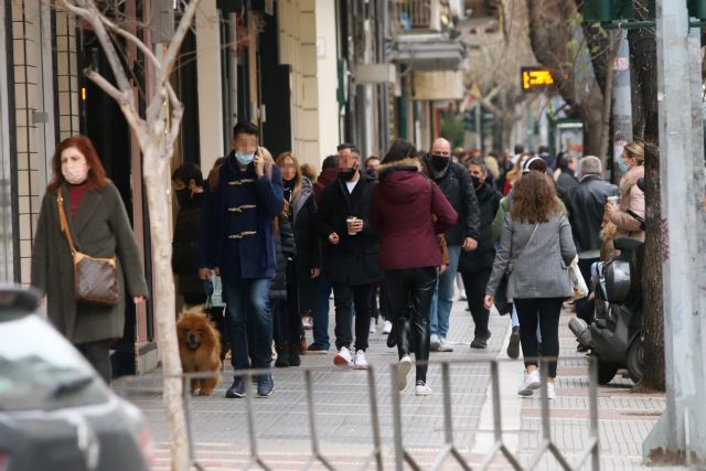 Κοσμοσυρροή έξω από καταστήματα σε Αθήνα και Θεσσαλονίκη