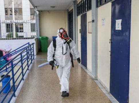Ανοίγουν τη Δευτέρα τα σχολεία σε όλη τη χώρα, μόνο τα Γυμνάσια στην Αττική – Επιστρέφει το click away