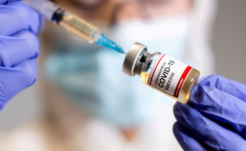 «Χακαρισμένα» e-mail του ΕΜΑ δείχνουν πιέσεις για έγκριση του εμβολίου – Τι απαντά ο Οργανισμός