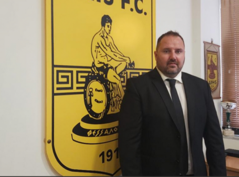 Νιαρχάκος : «Είμαστε μια γροθιά στα αποδυτήρια»