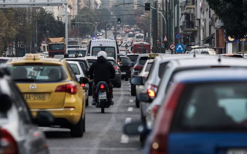 Lockdown : Αλλάζουν από Δευτέρα τα όρια επιβατών στα οχήματα – Τι θα ισχύει πλέον για ΙΧ, ταξί και φορτηγά