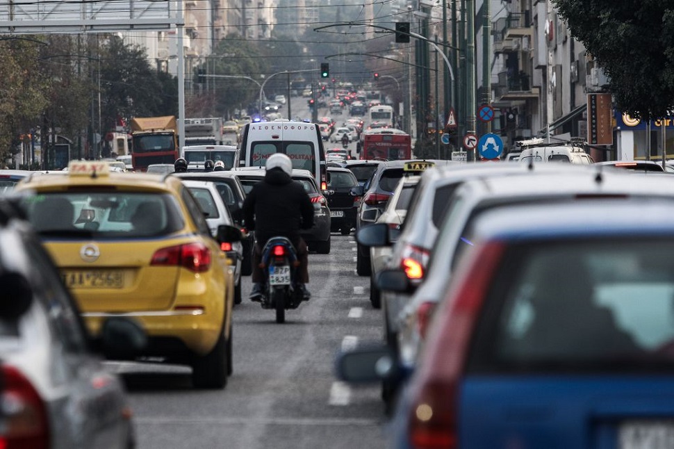 Lockdown : Αλλάζουν από Δευτέρα τα όρια επιβατών στα οχήματα – Τι θα ισχύει πλέον για ΙΧ, ταξί και φορτηγά