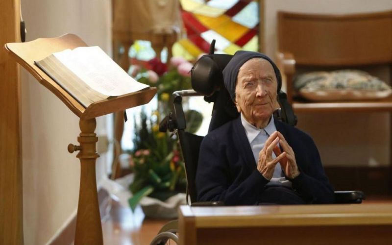 Μια μοναχή νίκησε τον κορωνοϊό λίγο πριν από τα 117α γενέθλιά της