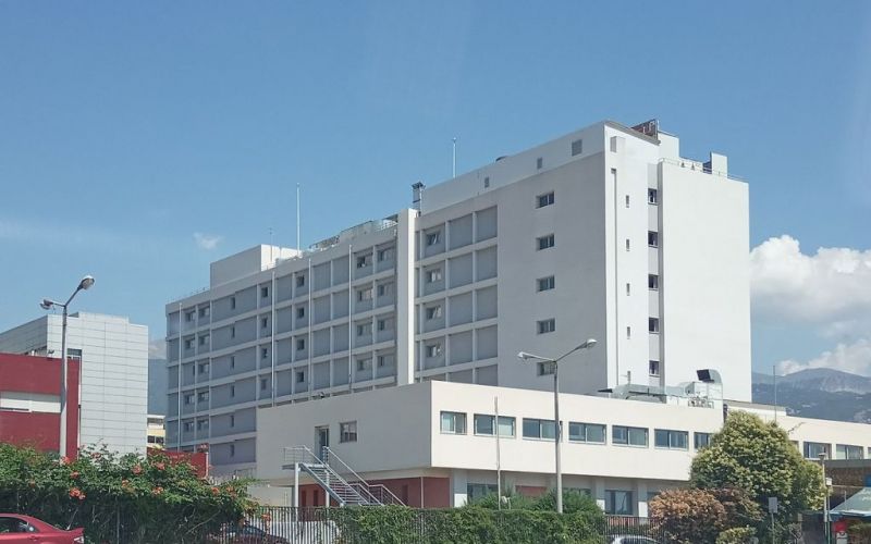 Πώς έγινε εστία διασποράς το νοσοκομείο στην Πάτρα – Τι απαντούν οι υγειονομικοί στις κατηγορίες για «αμέλεια»