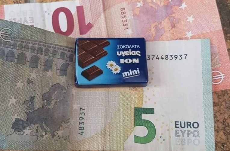 Παππούς προσέφερε σε ντελιβερά το πιο γλυκό φιλοδώρημα και συγκίνησε όλο το ελληνικό internet