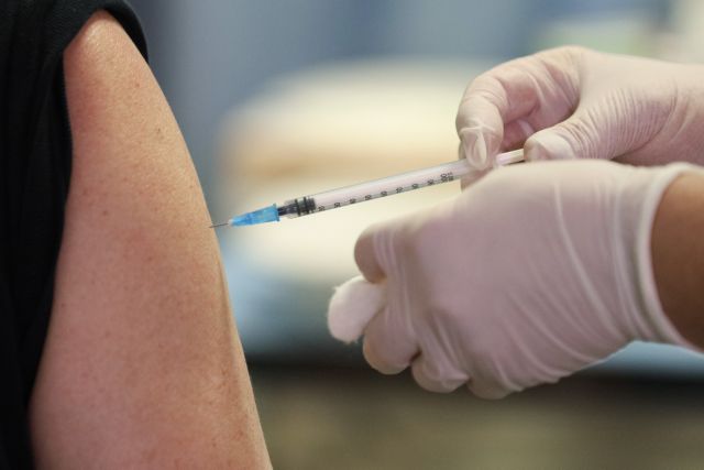 Εμβολιασμοί : Ανοίγει η πλατφόρμα των ραντεβού για τους 75 – 79 ετών – Η διαδικασία