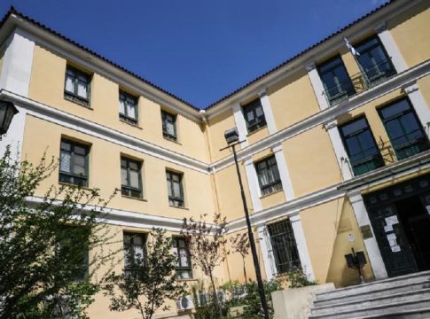 Κοντά σε ένταλμα σύλληψης για τον γνωστό σκηνοθέτη – Τον «καίει« κατάθεση γυναίκας