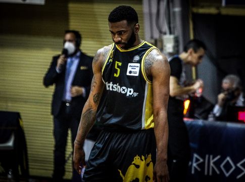 Το τρίποντο από το κέντρο του Λάνγκφορντ που ΔΕΝ μέτρησε! (vid)