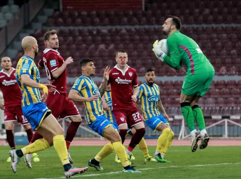 Superleague : Η… μάχη της ουράς