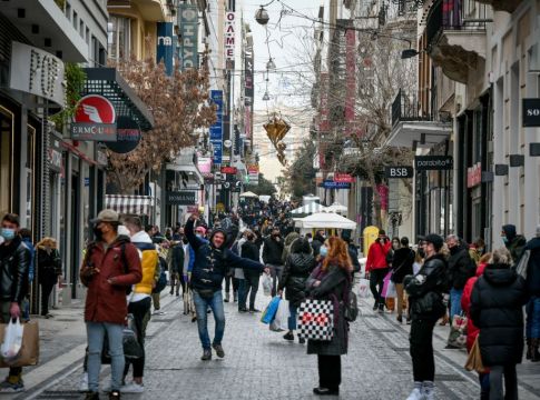 Πού εντοπίζονται τα 1.261 κρούσματα – Σε ποιες περιοχές χτυπά συναγερμός